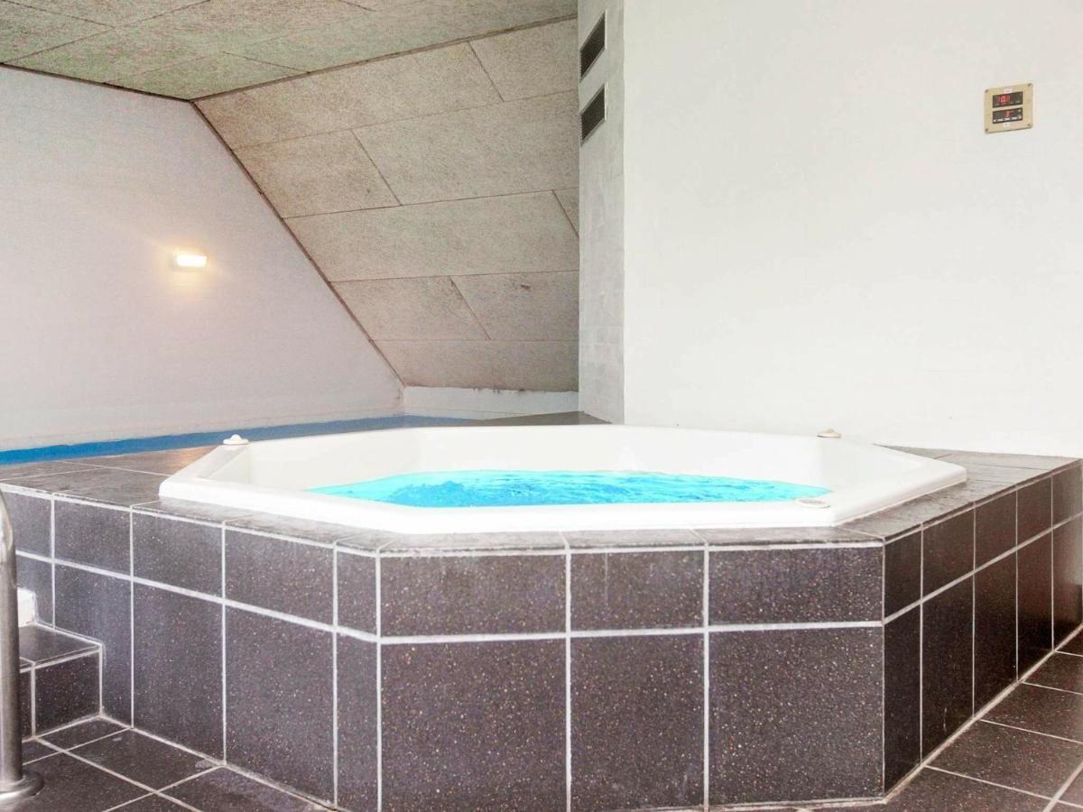10 Person Holiday Home In Bl Vand Blåvand Rum bild